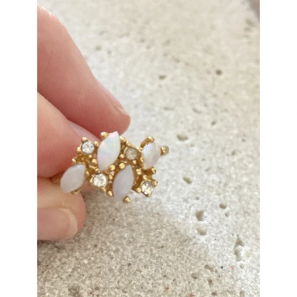 Gold Tone Faux Opal Rhinestone Cluster Ring White Navette Romantic Feminine‎